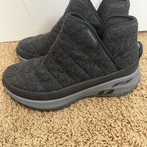 Skechers Women's Black and Gray Winter Boots
